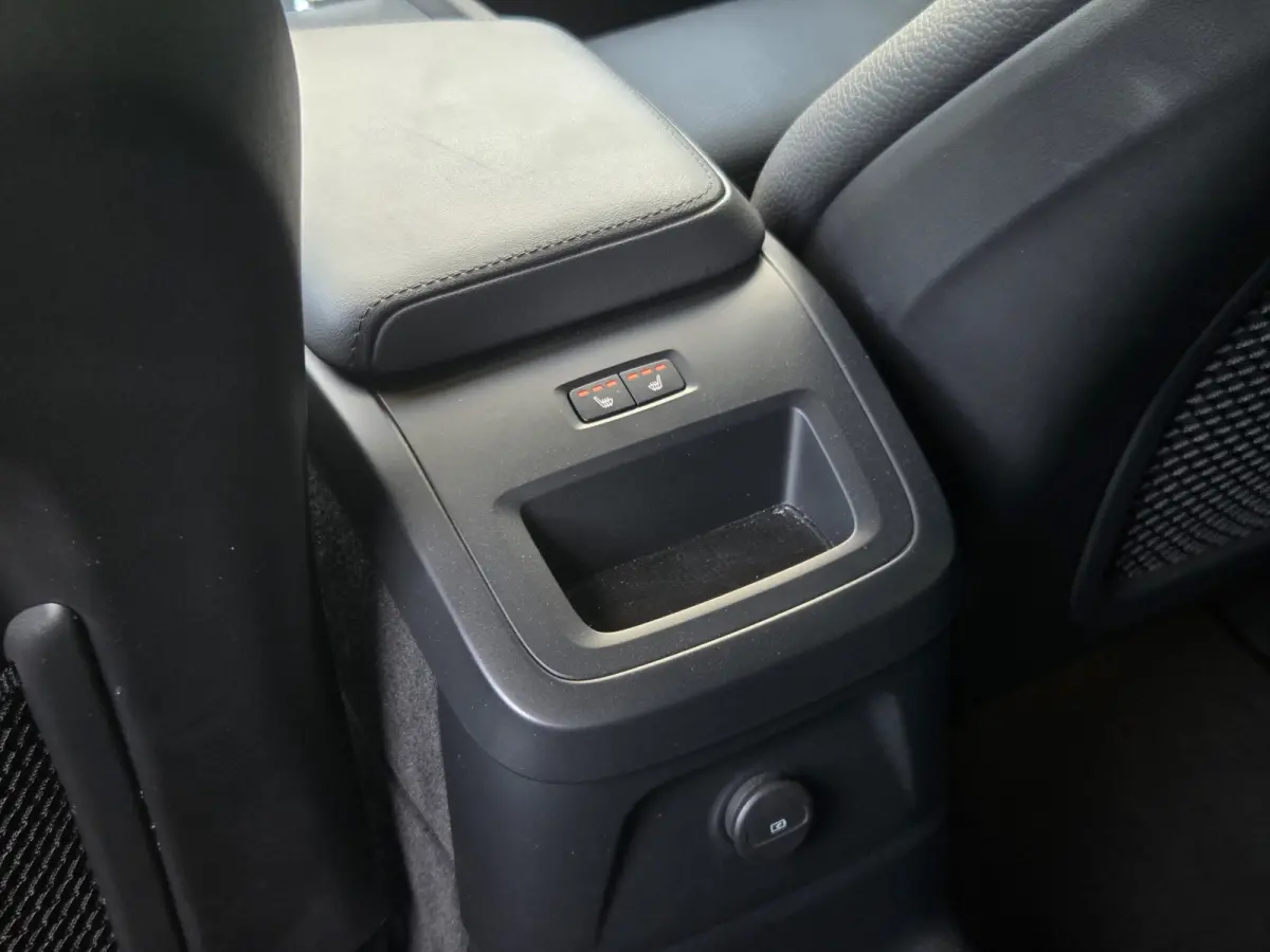 2.0 T6 Plug-in hybrid AWD Plus Dark | Trekhaak | 360 Cam | Pano | Memory | Pilot Assist