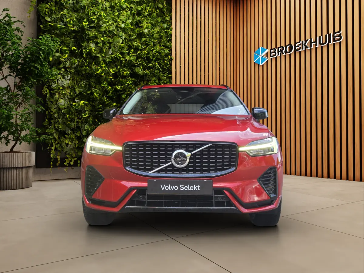 2.0 T6 Plug-in hybrid AWD Plus Dark | Trekhaak | 360 Cam | Pano | Memory | Pilot Assist