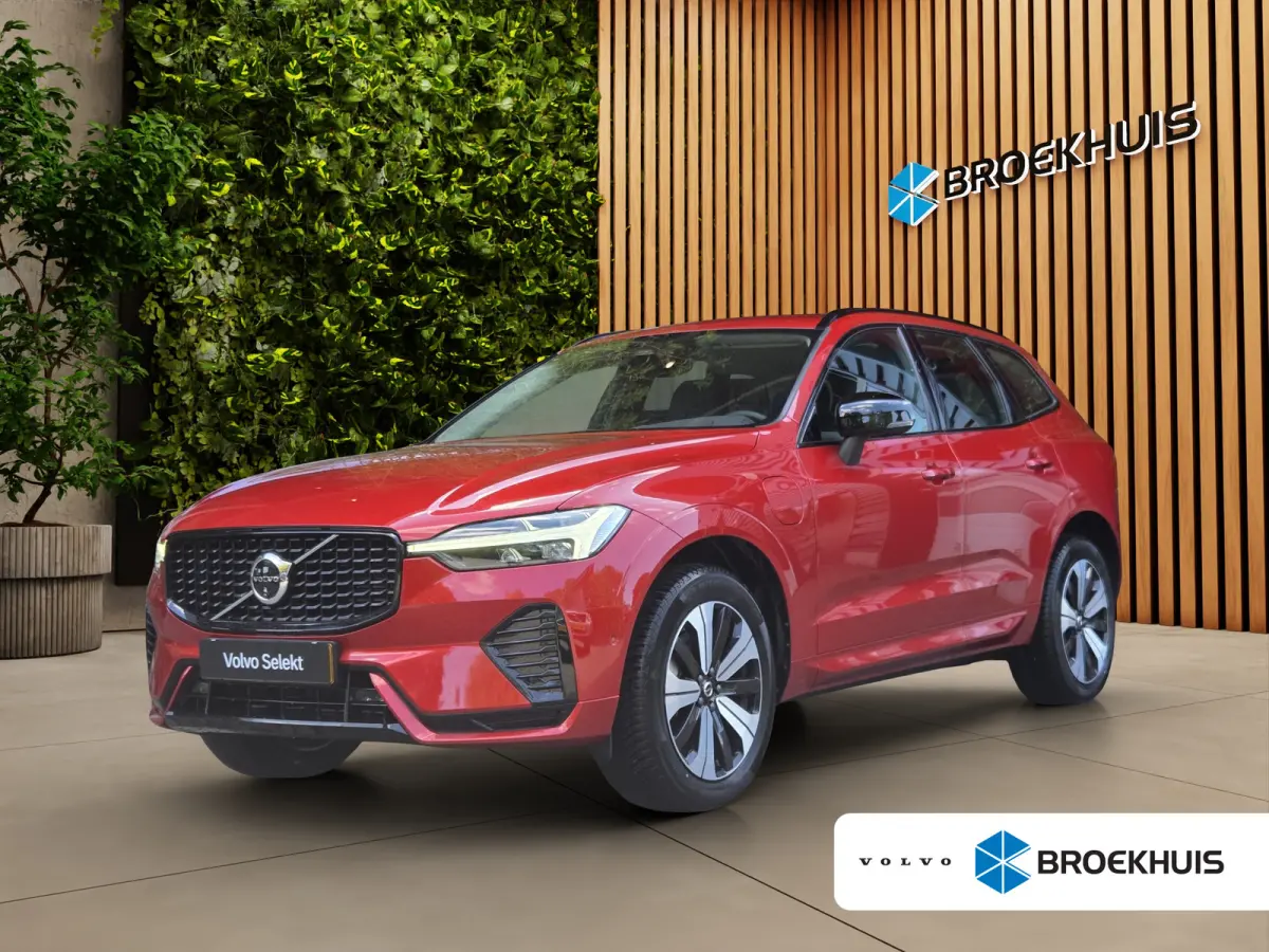 2.0 T6 Plug-in hybrid AWD Plus Dark | Trekhaak | 360 Cam | Pano | Memory | Pilot Assist