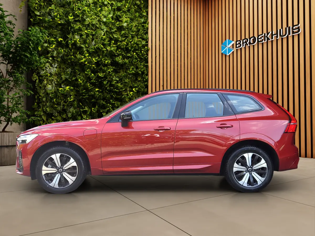 2.0 T6 Plug-in hybrid AWD Plus Dark | Trekhaak | 360 Cam | Pano | Memory | Pilot Assist