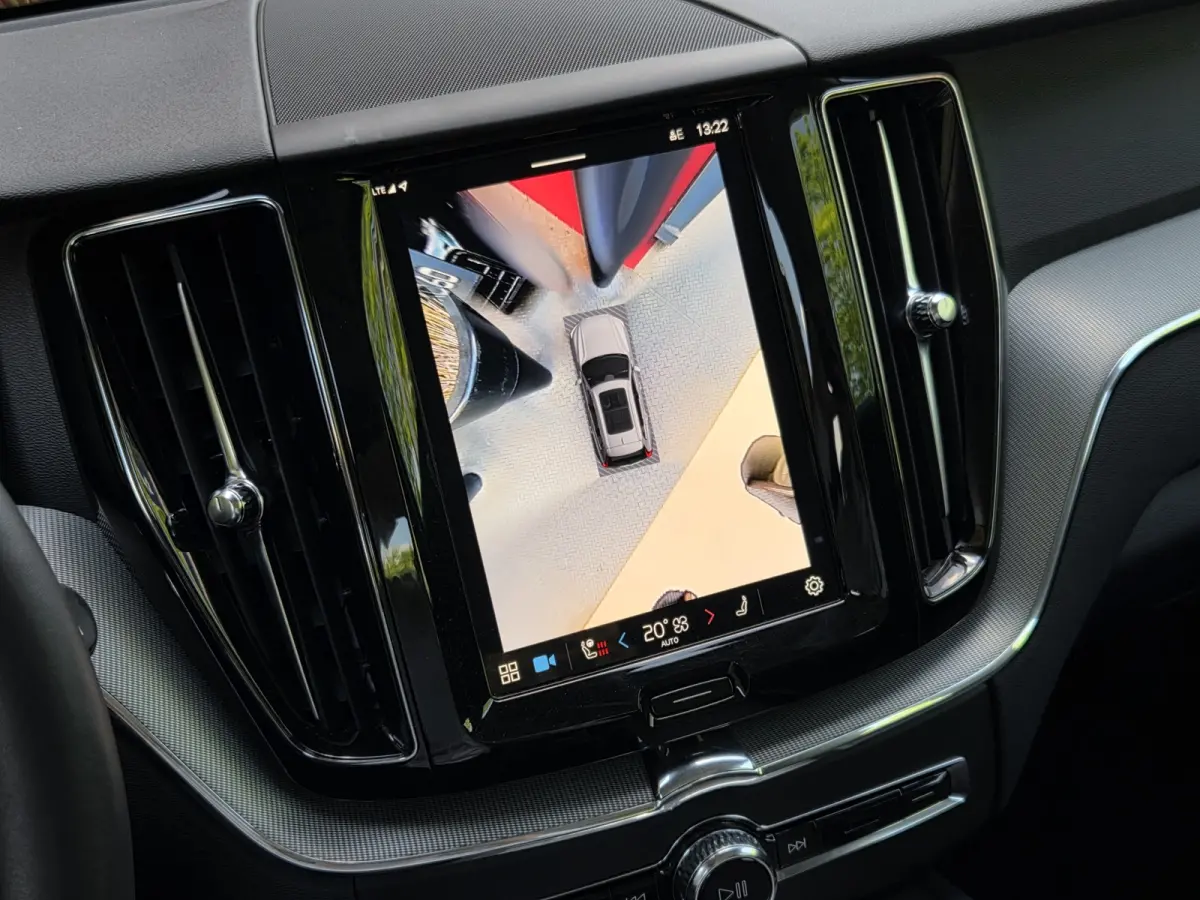 2.0 T6 Plug-in hybrid AWD Plus Dark | Trekhaak | 360 Cam | Pano | Memory | Pilot Assist