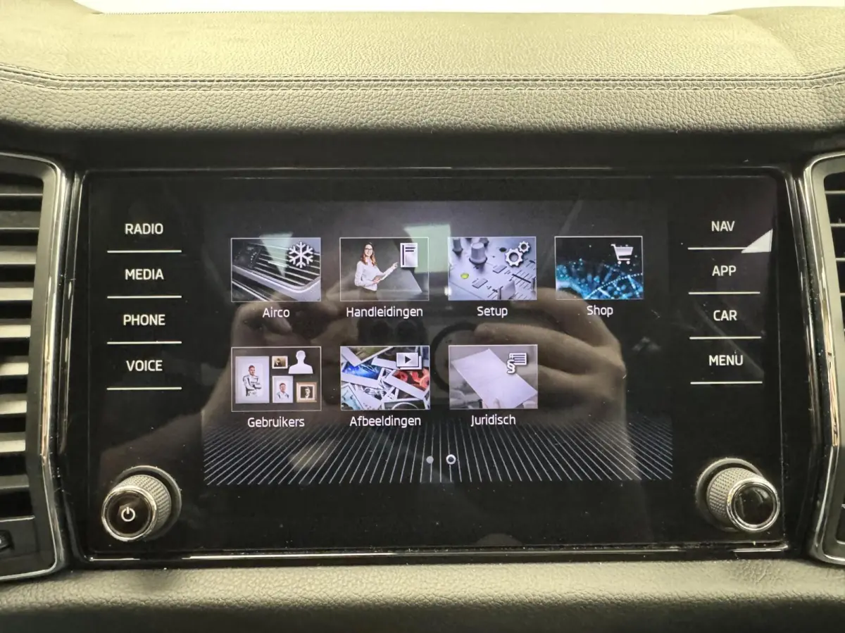 1.5 TSi DSG Business Edition 7p Navigatie-Cr.contr-Clima-Carplay-Camera-Panoramadak-Parkeersensoren-Stoelverwarming-Elek.Achterklep