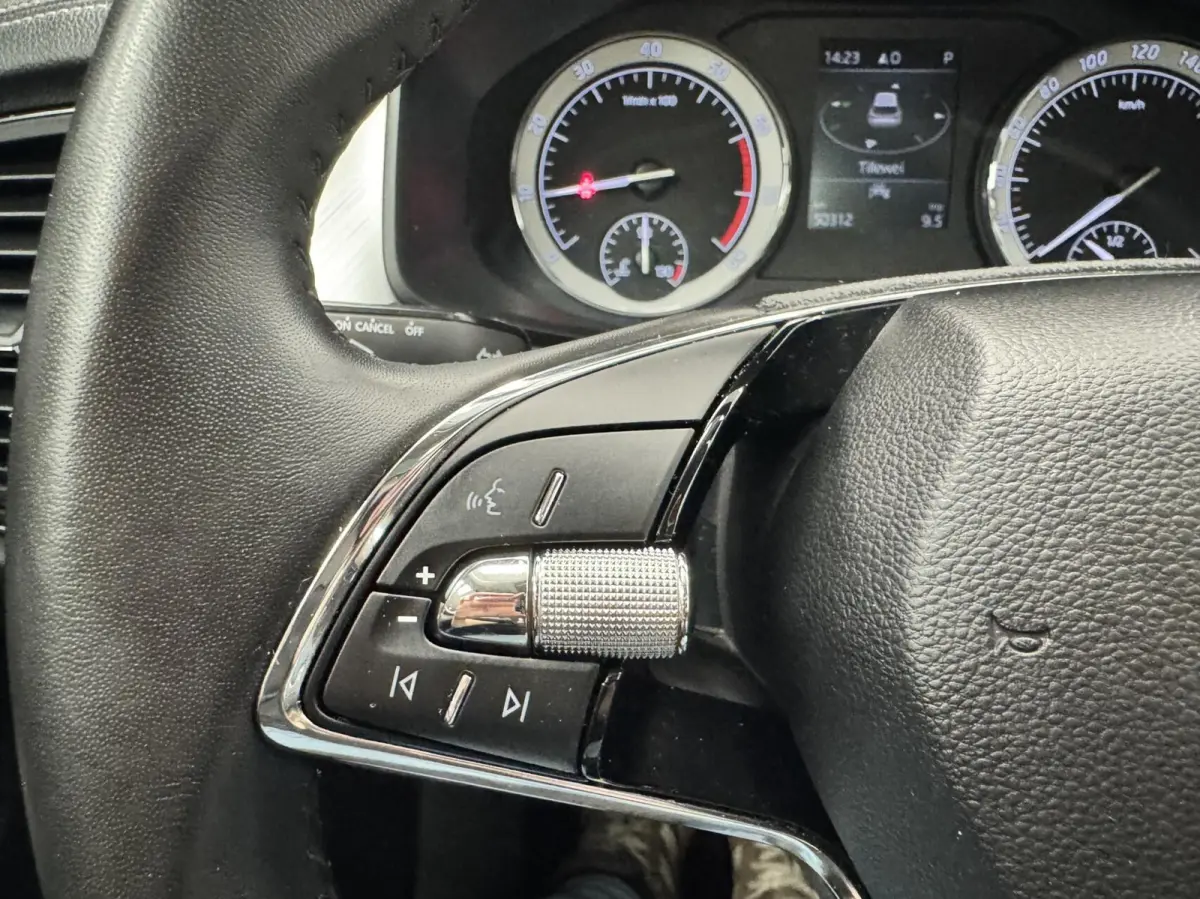 1.5 TSi DSG Business Edition 7p Navigatie-Cr.contr-Clima-Carplay-Camera-Panoramadak-Parkeersensoren-Stoelverwarming-Elek.Achterklep
