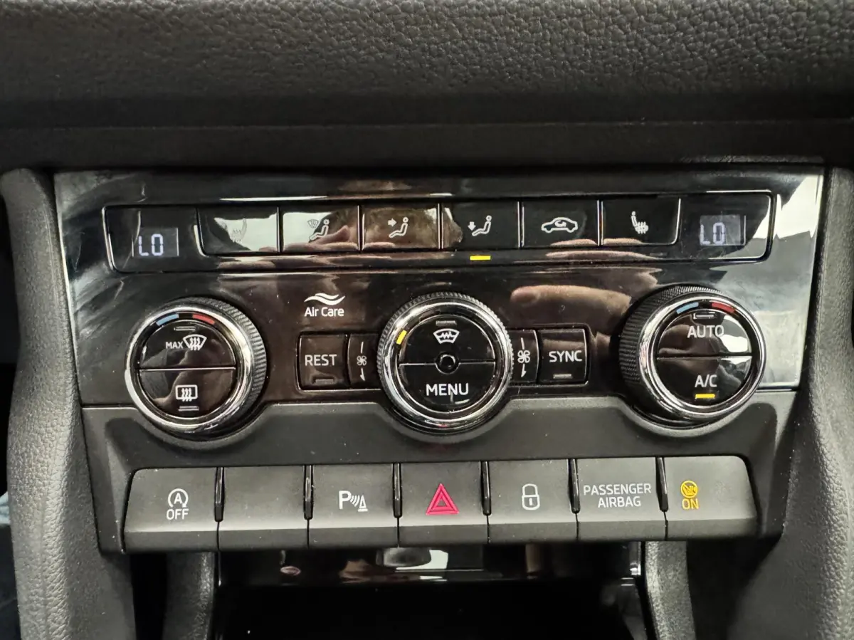 1.5 TSi DSG Business Edition 7p Navigatie-Cr.contr-Clima-Carplay-Camera-Panoramadak-Parkeersensoren-Stoelverwarming-Elek.Achterklep