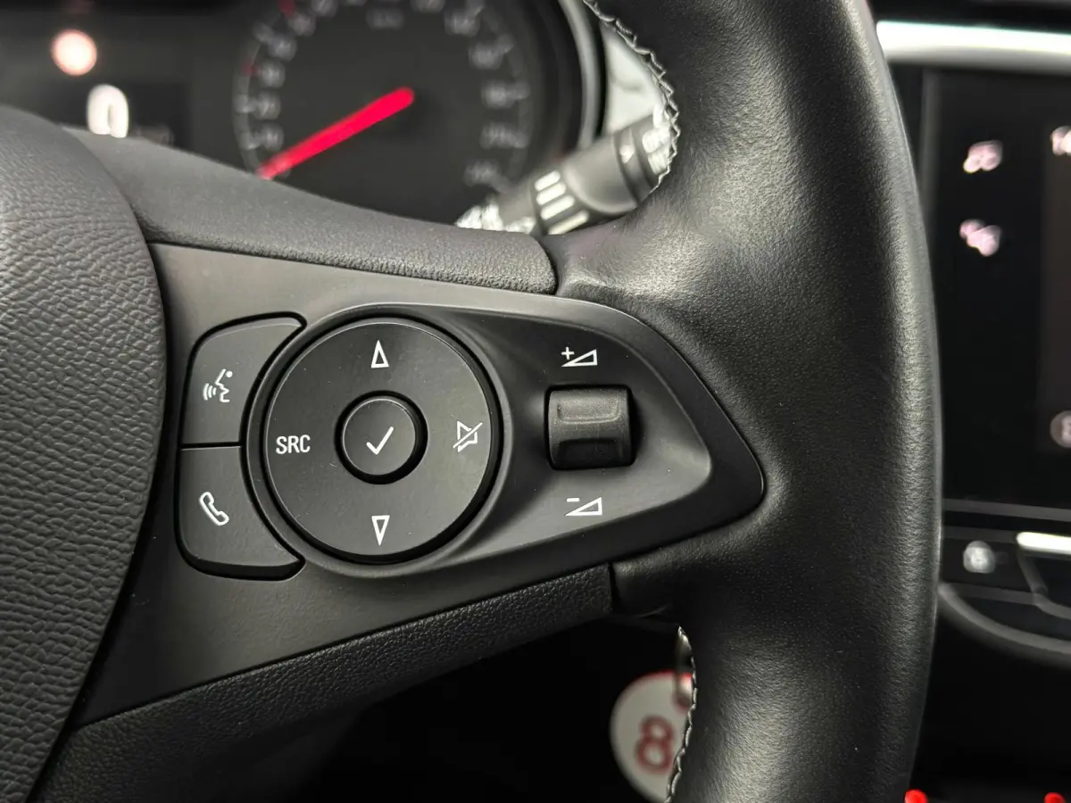 1.2 Elegance | LED | 360 Camera | Apple Carplay | Leder | Two Tone | Dode hoek sensor |