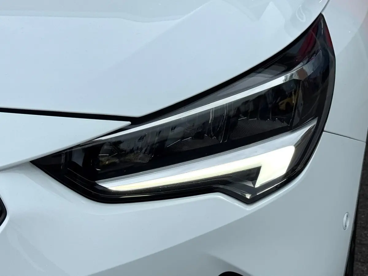 1.2 Elegance | LED | 360 Camera | Apple Carplay | Leder | Two Tone | Dode hoek sensor |