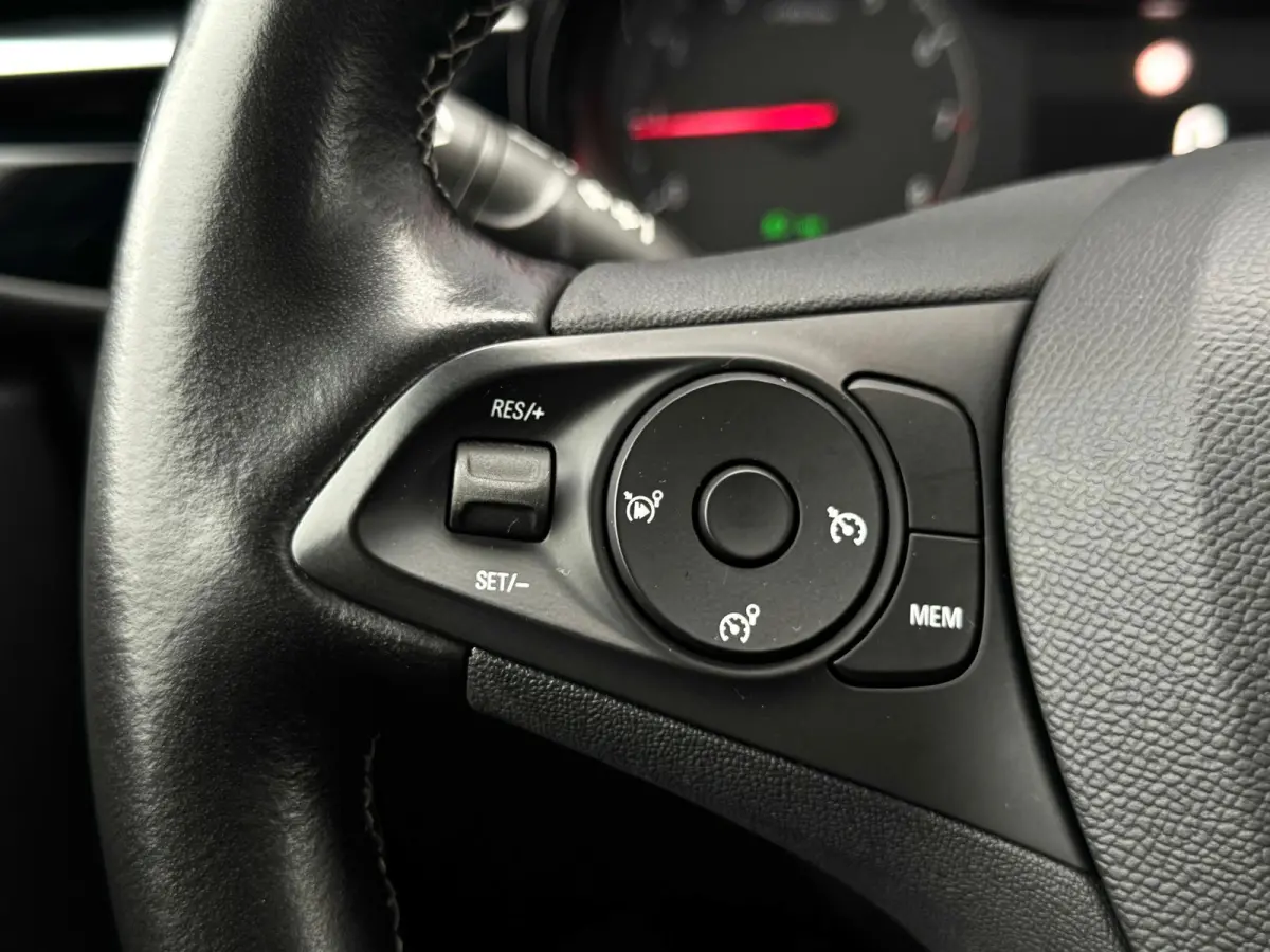1.2 Elegance | LED | 360 Camera | Apple Carplay | Leder | Two Tone | Dode hoek sensor |