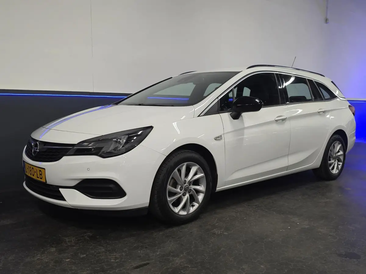 1.2 Business Elegance | CarPlay | Camera | Cruise Control | Lane Assist
