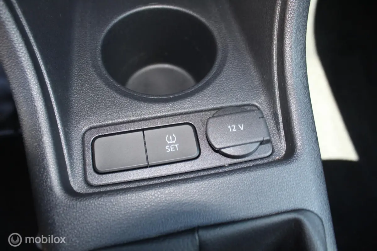 1.0-12V *55KW/75PK* *FACELIFT MODEL* *ACTIVE/AMBITION* *LEDDAGRIJVERLICHTING* *AIRCONDITIONING* *2X IN HOOGTE VERST.VOORSTOEL(EN)* *BOORDCOMP* *CENTR.DEURVERGR.* *ELEK.RAMEN* *STUURBEKR.* *R