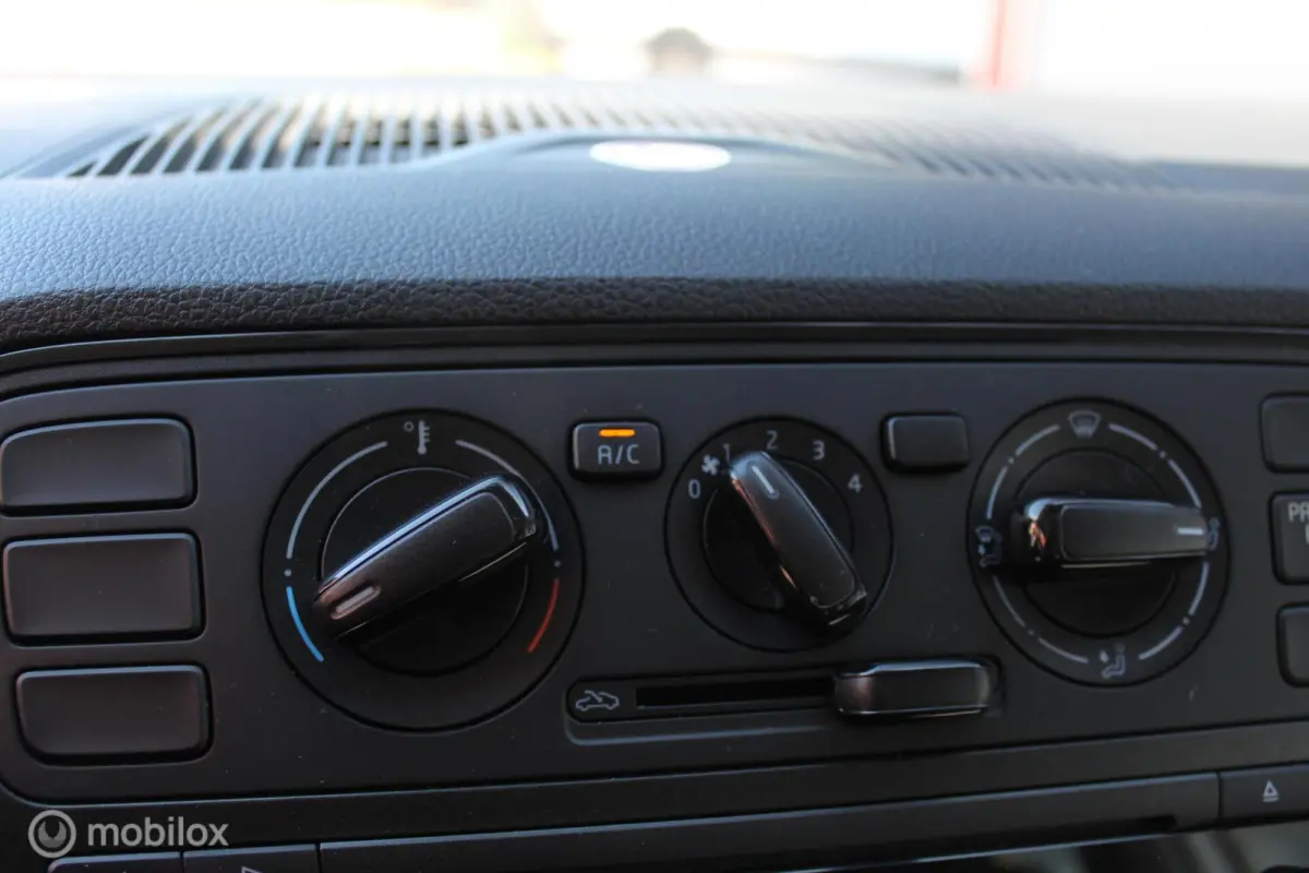 1.0-12V *55KW/75PK* *FACELIFT MODEL* *ACTIVE/AMBITION* *LEDDAGRIJVERLICHTING* *AIRCONDITIONING* *2X IN HOOGTE VERST.VOORSTOEL(EN)* *BOORDCOMP* *CENTR.DEURVERGR.* *ELEK.RAMEN* *STUURBEKR.* *R
