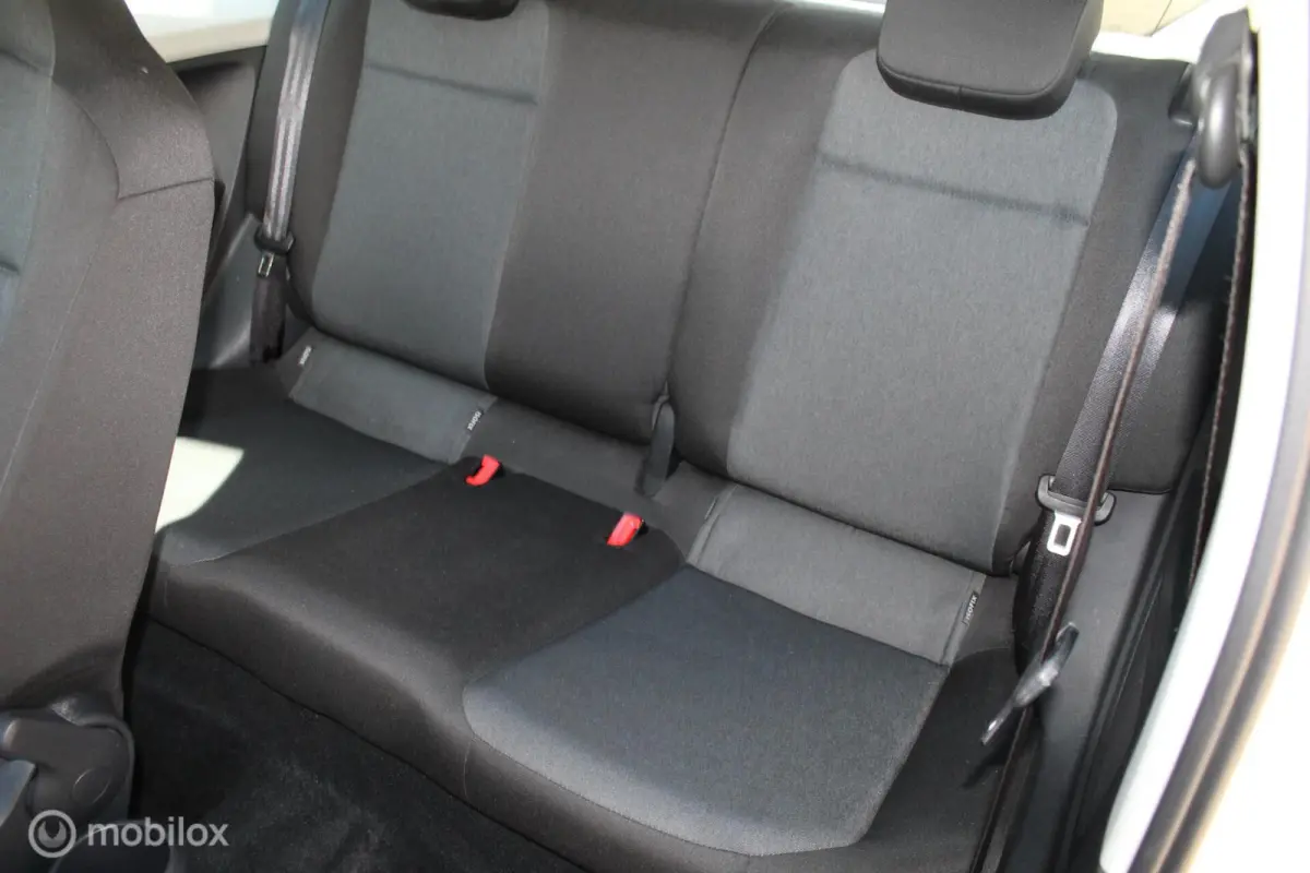 1.0-12V *55KW/75PK* *FACELIFT MODEL* *ACTIVE/AMBITION* *LEDDAGRIJVERLICHTING* *AIRCONDITIONING* *2X IN HOOGTE VERST.VOORSTOEL(EN)* *BOORDCOMP* *CENTR.DEURVERGR.* *ELEK.RAMEN* *STUURBEKR.* *R