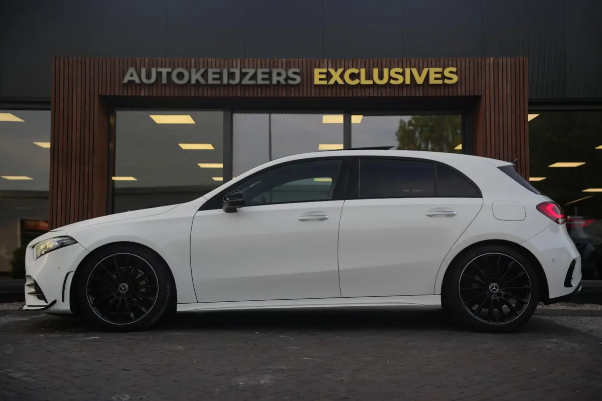 200 Launch Edition Premium Plus AMG panoramadak AMBIENT Apple Carplay Brake assist Camera Multimedia Getint glas 19"L.M. Cruise Navi