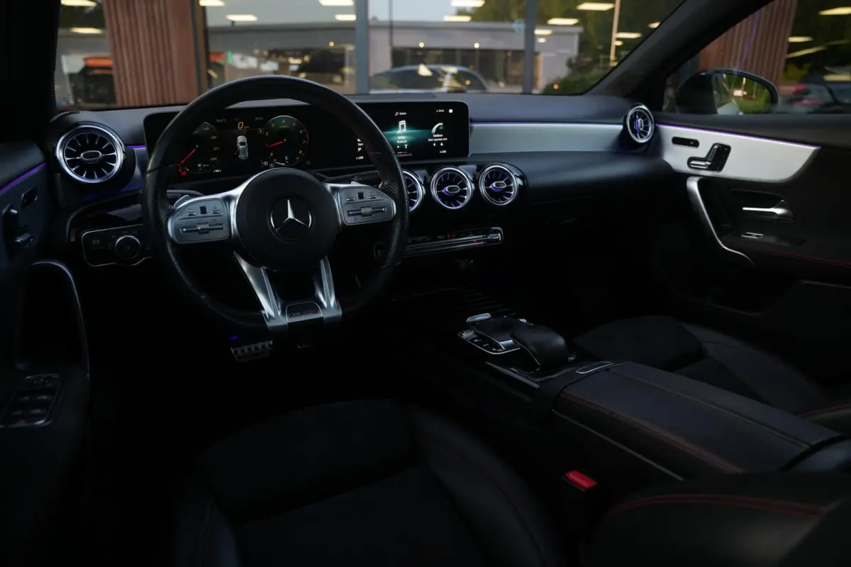 200 Launch Edition Premium Plus AMG panoramadak AMBIENT Apple Carplay Brake assist Camera Multimedia Getint glas 19"L.M. Cruise Navi