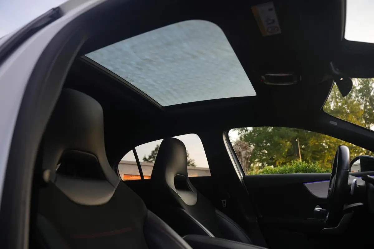 200 Launch Edition Premium Plus AMG panoramadak AMBIENT Apple Carplay Brake assist Camera Multimedia Getint glas 19"L.M. Cruise Navi