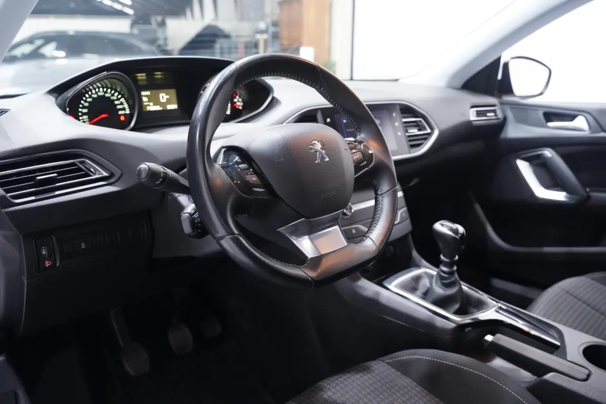 1.2 PureTech Blue Lease Dis.Riem v.v. 122.530 km Navi Clima Apple Carplay Cruise