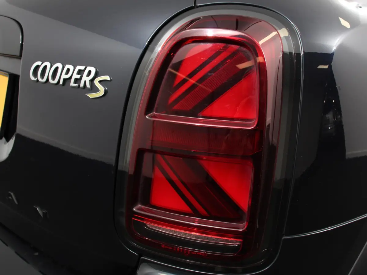 1.5 Cooper PHEV ALL4 Chili Automaat Climate control Adaptieve cruise control HUD Lichtmetalen velgen Navigatie Parkeersensoren Camera Stoelverwarming