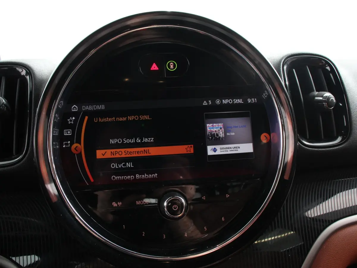 1.5 Cooper PHEV ALL4 Chili Automaat Climate control Adaptieve cruise control HUD Lichtmetalen velgen Navigatie Parkeersensoren Camera Stoelverwarming