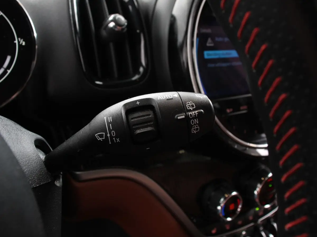 1.5 Cooper PHEV ALL4 Chili Automaat Climate control Adaptieve cruise control HUD Lichtmetalen velgen Navigatie Parkeersensoren Camera Stoelverwarming