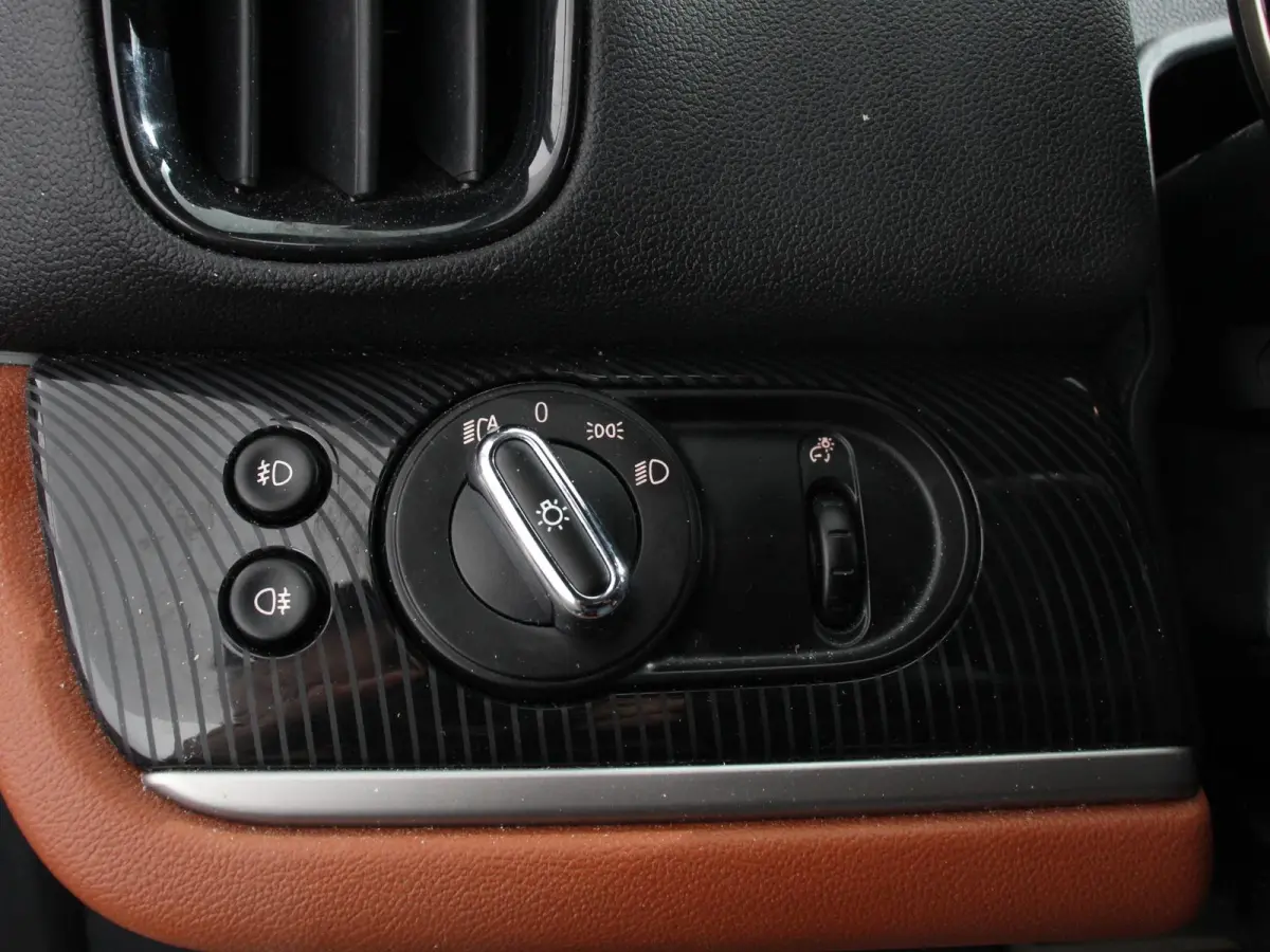 1.5 Cooper PHEV ALL4 Chili Automaat Climate control Adaptieve cruise control HUD Lichtmetalen velgen Navigatie Parkeersensoren Camera Stoelverwarming