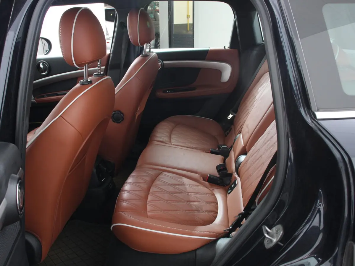 1.5 Cooper PHEV ALL4 Chili Automaat Climate control Adaptieve cruise control HUD Lichtmetalen velgen Navigatie Parkeersensoren Camera Stoelverwarming