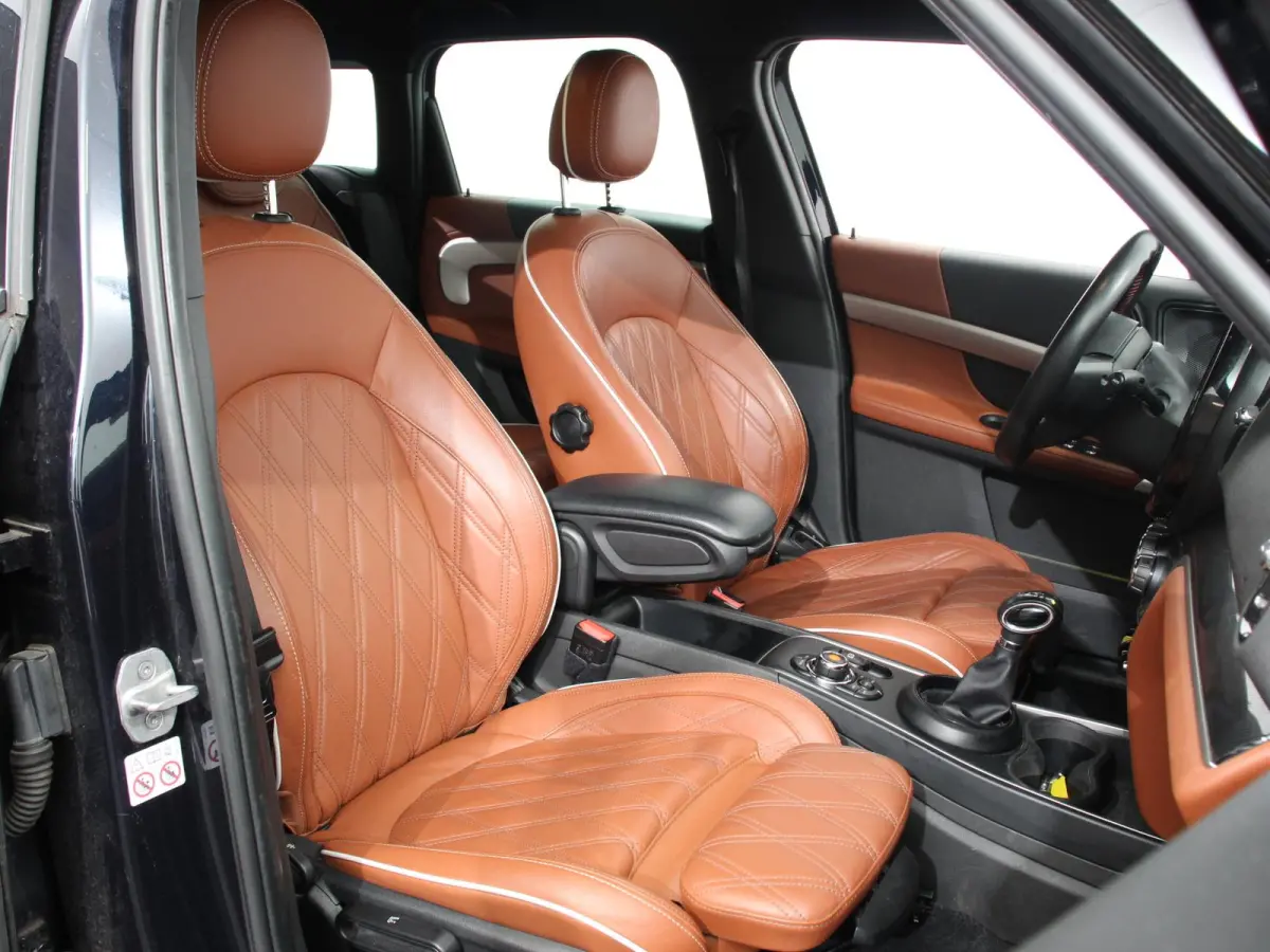 1.5 Cooper PHEV ALL4 Chili Automaat Climate control Adaptieve cruise control HUD Lichtmetalen velgen Navigatie Parkeersensoren Camera Stoelverwarming