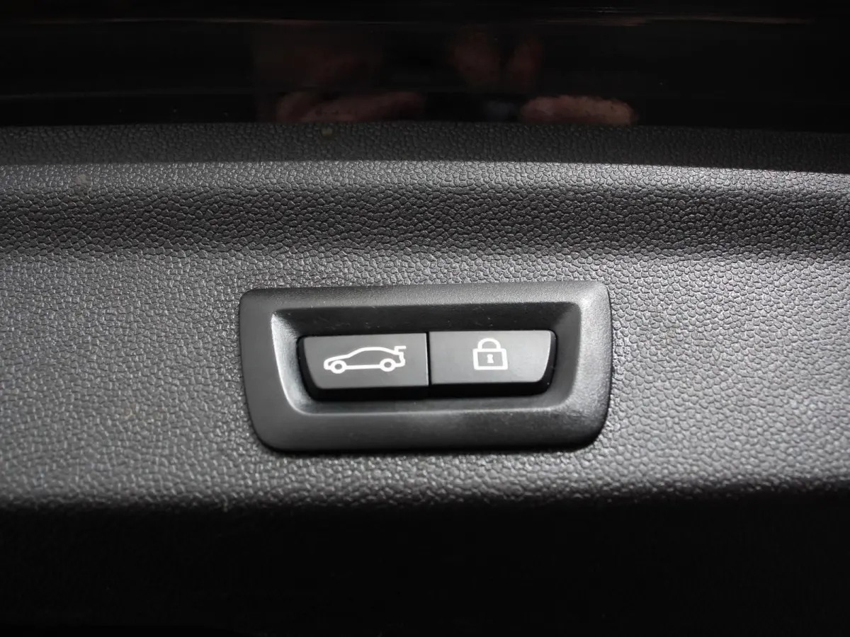 1.5 Cooper PHEV ALL4 Chili Automaat Climate control Adaptieve cruise control HUD Lichtmetalen velgen Navigatie Parkeersensoren Camera Stoelverwarming