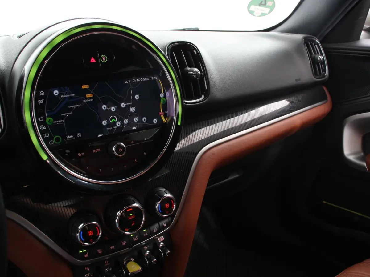 1.5 Cooper PHEV ALL4 Chili Automaat Climate control Adaptieve cruise control HUD Lichtmetalen velgen Navigatie Parkeersensoren Camera Stoelverwarming