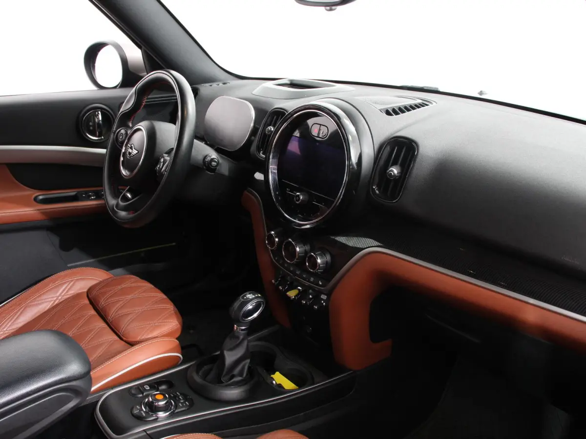 1.5 Cooper PHEV ALL4 Chili Automaat Climate control Adaptieve cruise control HUD Lichtmetalen velgen Navigatie Parkeersensoren Camera Stoelverwarming