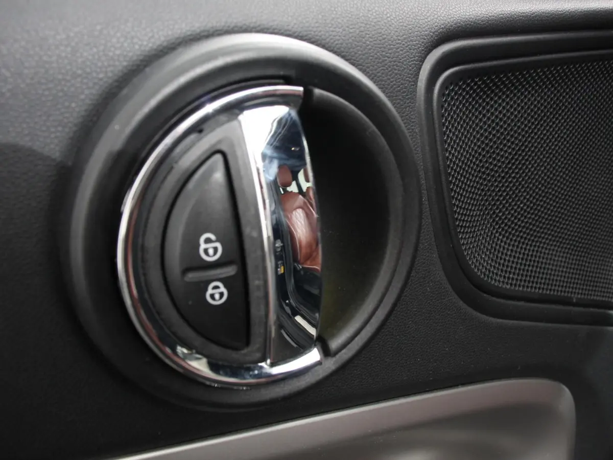 1.5 Cooper PHEV ALL4 Chili Automaat Climate control Adaptieve cruise control HUD Lichtmetalen velgen Navigatie Parkeersensoren Camera Stoelverwarming