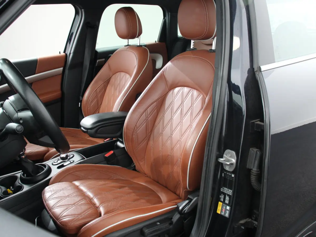 1.5 Cooper PHEV ALL4 Chili Automaat Climate control Adaptieve cruise control HUD Lichtmetalen velgen Navigatie Parkeersensoren Camera Stoelverwarming
