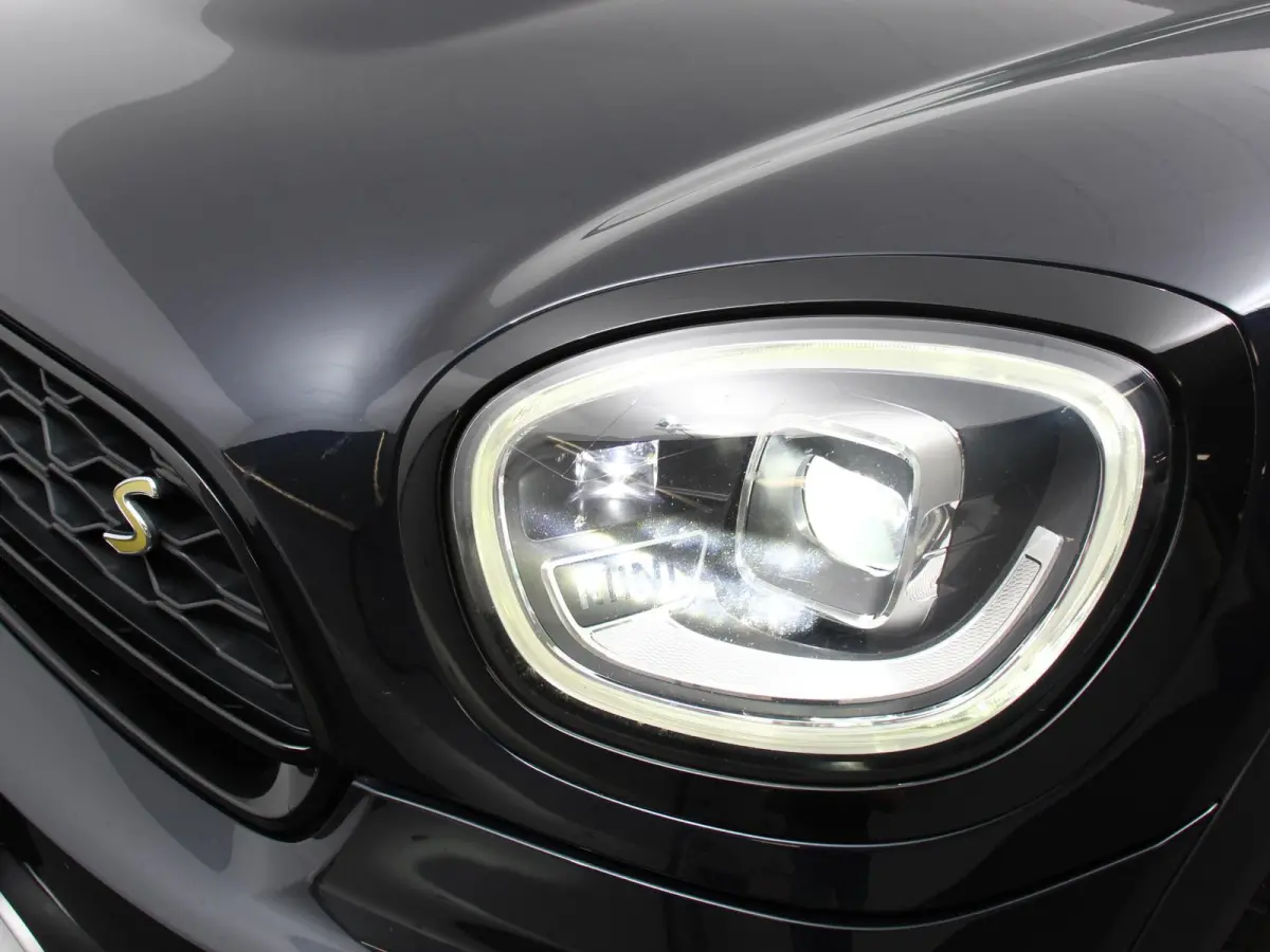 1.5 Cooper PHEV ALL4 Chili Automaat Climate control Adaptieve cruise control HUD Lichtmetalen velgen Navigatie Parkeersensoren Camera Stoelverwarming