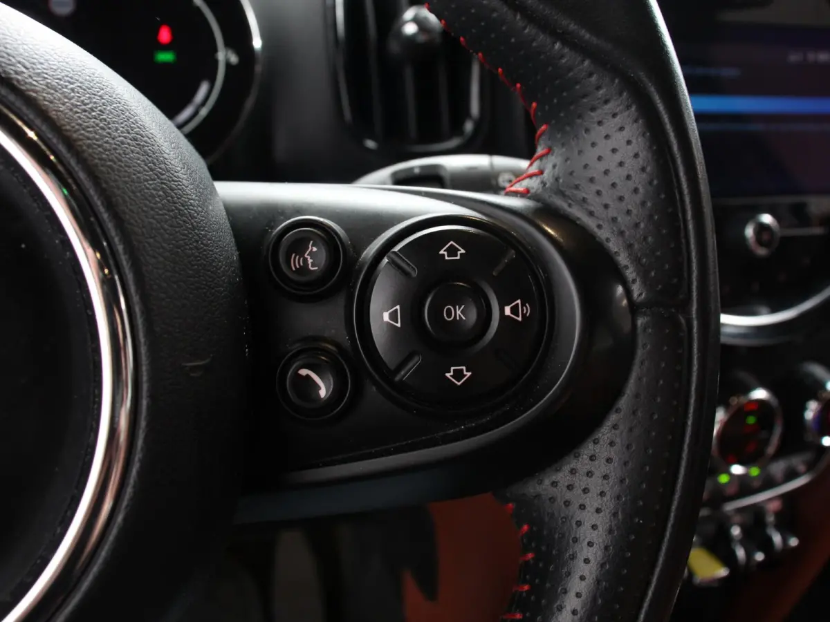 1.5 Cooper PHEV ALL4 Chili Automaat Climate control Adaptieve cruise control HUD Lichtmetalen velgen Navigatie Parkeersensoren Camera Stoelverwarming