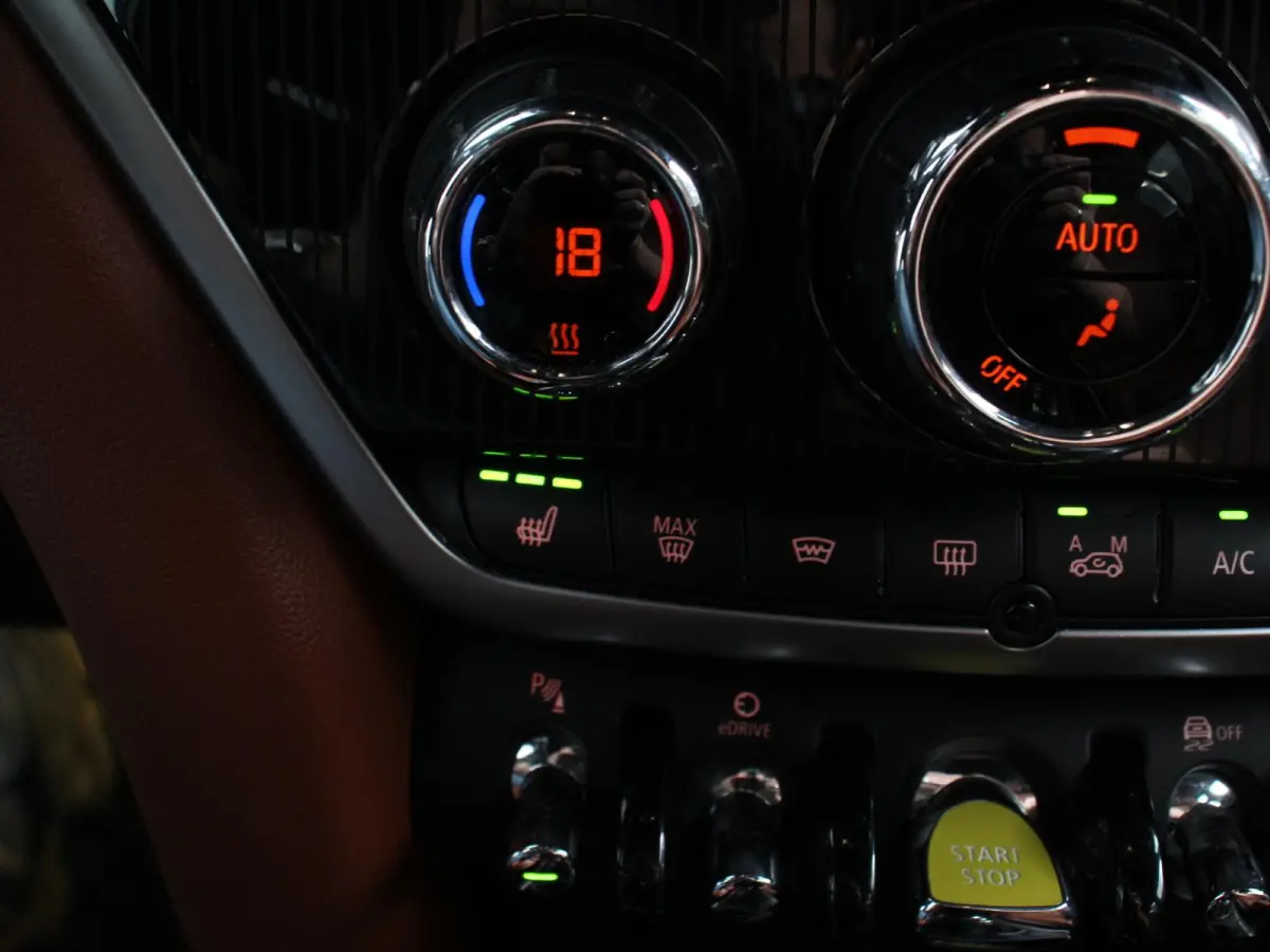 1.5 Cooper PHEV ALL4 Chili Automaat Climate control Adaptieve cruise control HUD Lichtmetalen velgen Navigatie Parkeersensoren Camera Stoelverwarming