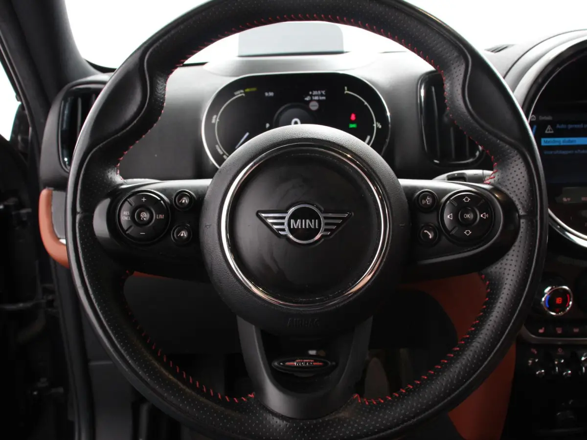 1.5 Cooper PHEV ALL4 Chili Automaat Climate control Adaptieve cruise control HUD Lichtmetalen velgen Navigatie Parkeersensoren Camera Stoelverwarming