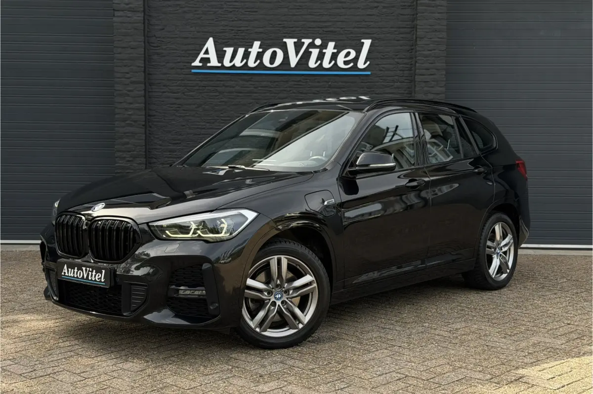xDrive25e M-Sport | Panodak | Head-Up | Camera | Adaptive Cruise | Comfort Access | 35X op voorraad