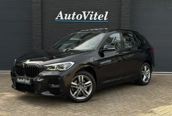 xDrive25e M-Sport | Panodak | Head-Up | Camera | Adaptive Cruise | Comfort Access | 35X op voorraad