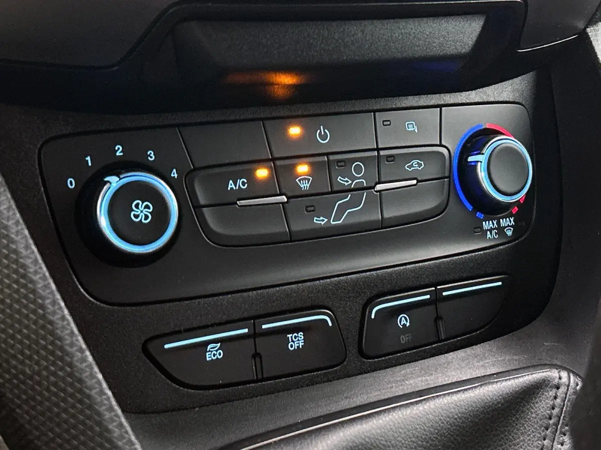 1.5 EcoBlue L2 Trend 3-zits Airco Navigatie Parkeersensoren Camera Cruise Control LM Velgen