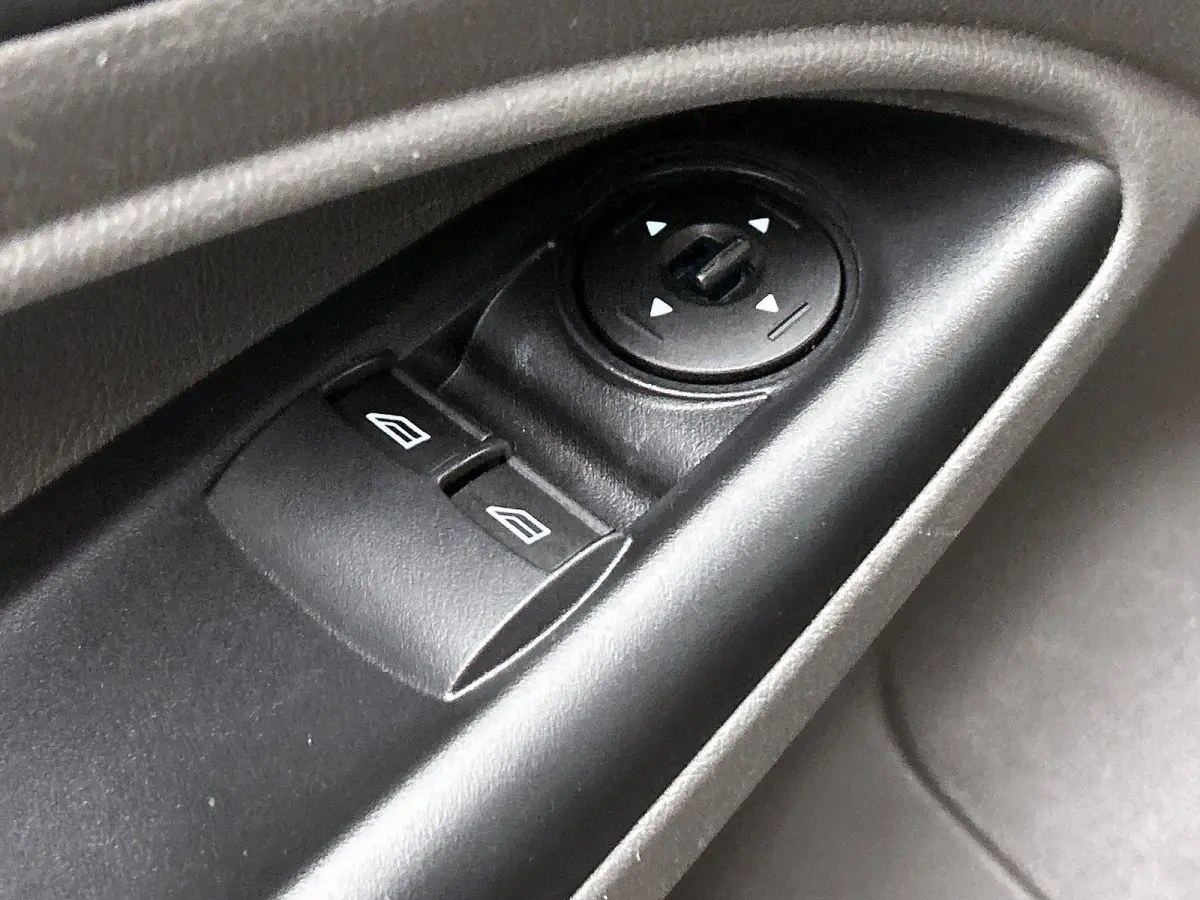 1.5 EcoBlue L2 Trend 3-zits Airco Navigatie Parkeersensoren Camera Cruise Control LM Velgen