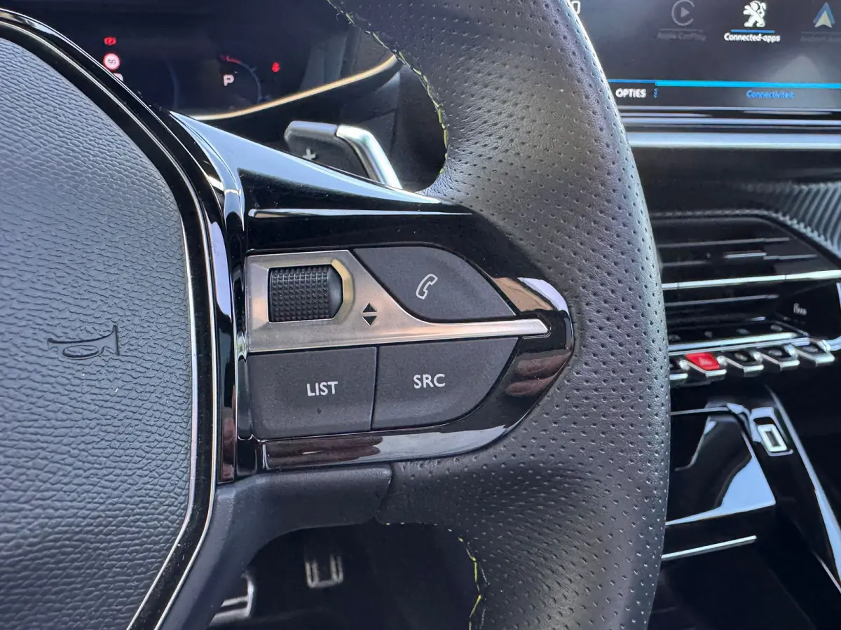 1.2 130PK GT Automaat | Bomvol! | Afneembare Trekhaak | Premium Focal Audio | Alcantara | Panoramadak | | DAB ontvanger | Dakrails | Dimlichten automatisch