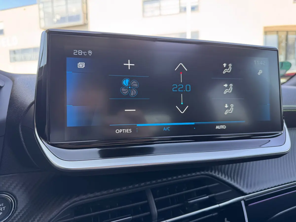 1.2 130PK GT Automaat | Bomvol! | Afneembare Trekhaak | Premium Focal Audio | Alcantara | Panoramadak | | DAB ontvanger | Dakrails | Dimlichten automatisch