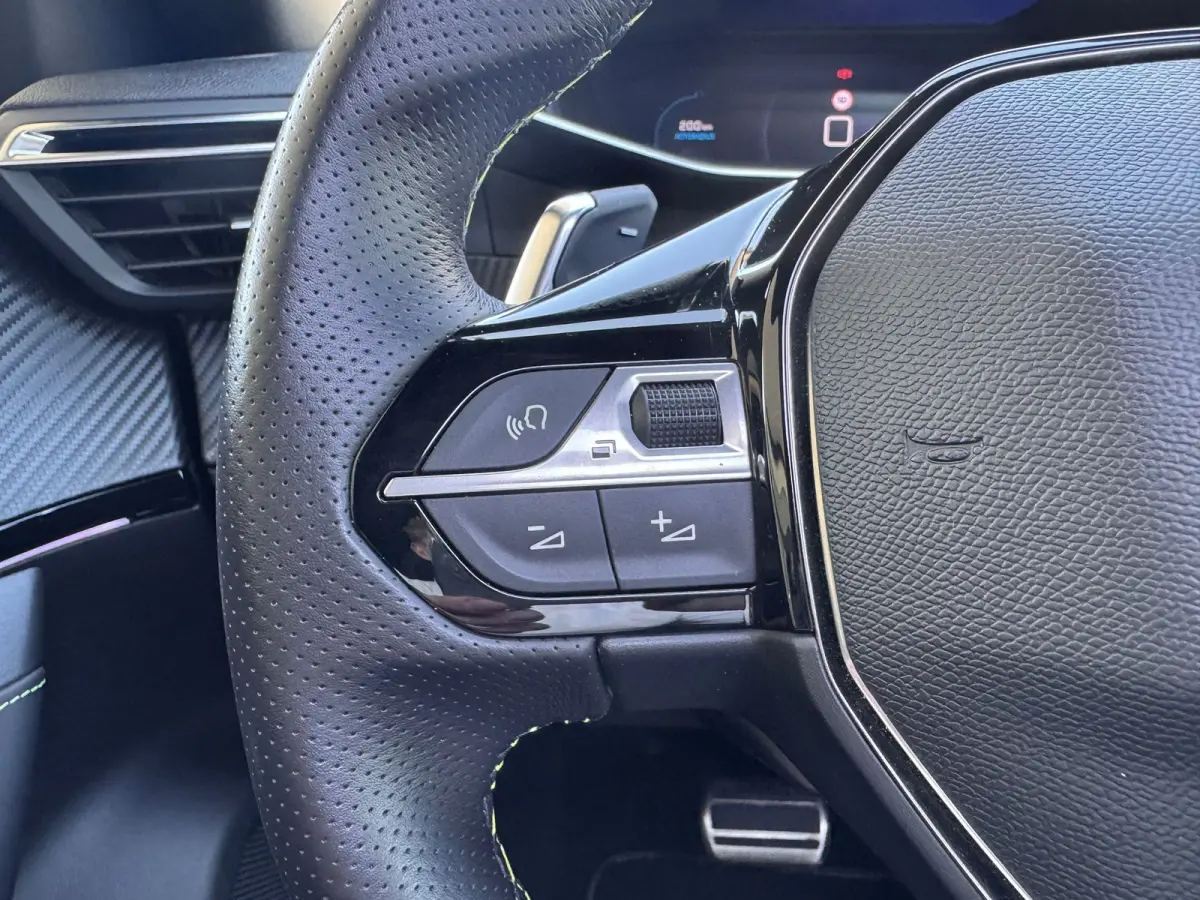 1.2 130PK GT Automaat | Bomvol! | Afneembare Trekhaak | Premium Focal Audio | Alcantara | Panoramadak | | DAB ontvanger | Dakrails | Dimlichten automatisch