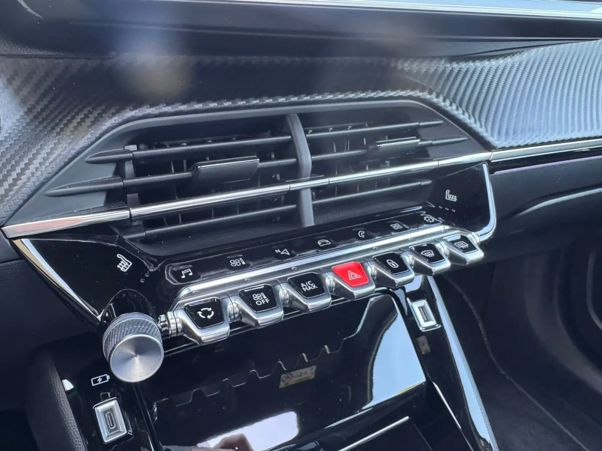 1.2 130PK GT Automaat | Bomvol! | Afneembare Trekhaak | Premium Focal Audio | Alcantara | Panoramadak | | DAB ontvanger | Dakrails | Dimlichten automatisch