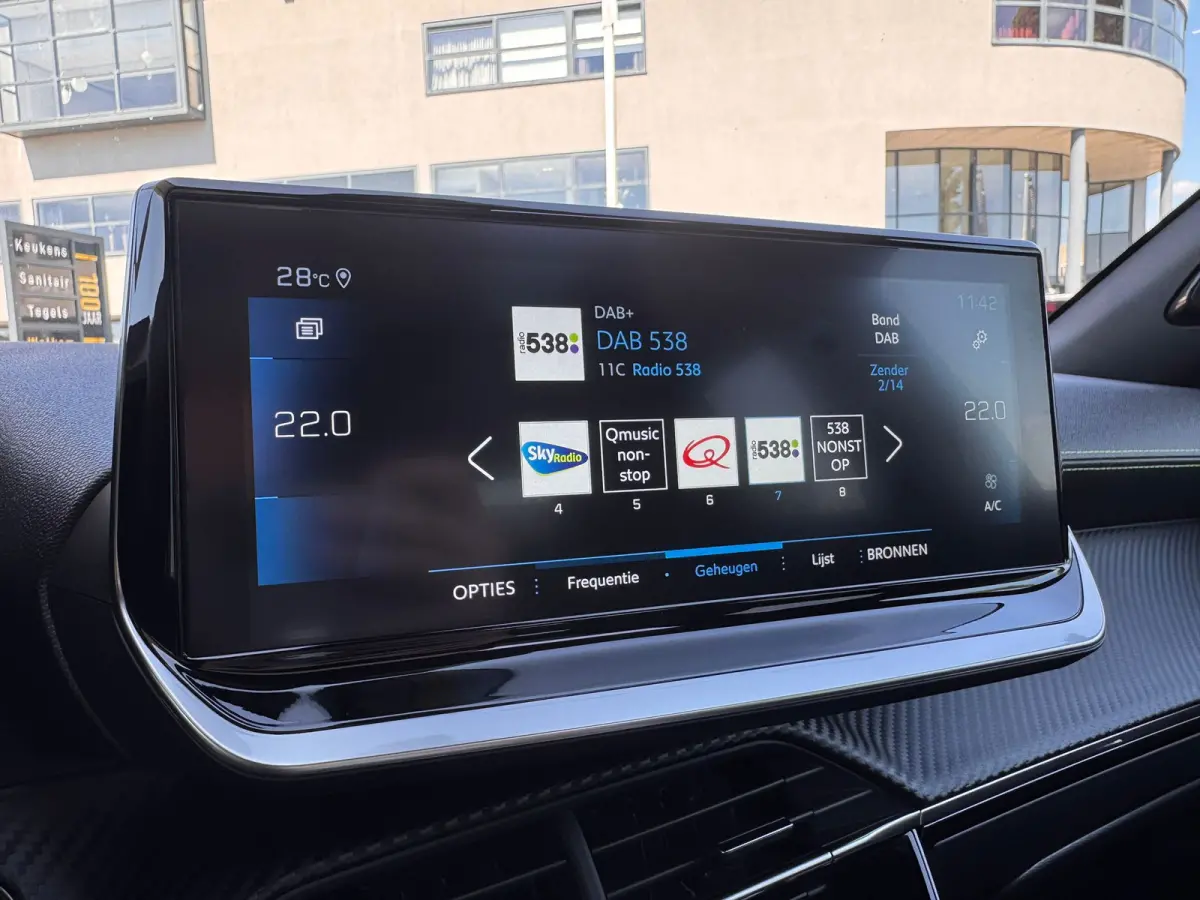 1.2 130PK GT Automaat | Bomvol! | Afneembare Trekhaak | Premium Focal Audio | Alcantara | Panoramadak | | DAB ontvanger | Dakrails | Dimlichten automatisch