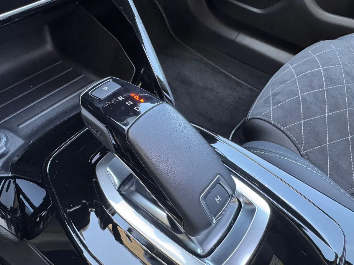 1.2 130PK GT Automaat | Bomvol! | Afneembare Trekhaak | Premium Focal Audio | Alcantara | Panoramadak | | DAB ontvanger | Dakrails | Dimlichten automatisch
