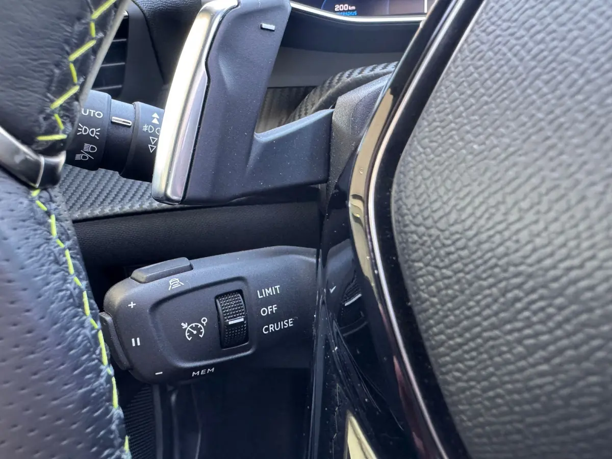 1.2 130PK GT Automaat | Bomvol! | Afneembare Trekhaak | Premium Focal Audio | Alcantara | Panoramadak | | DAB ontvanger | Dakrails | Dimlichten automatisch