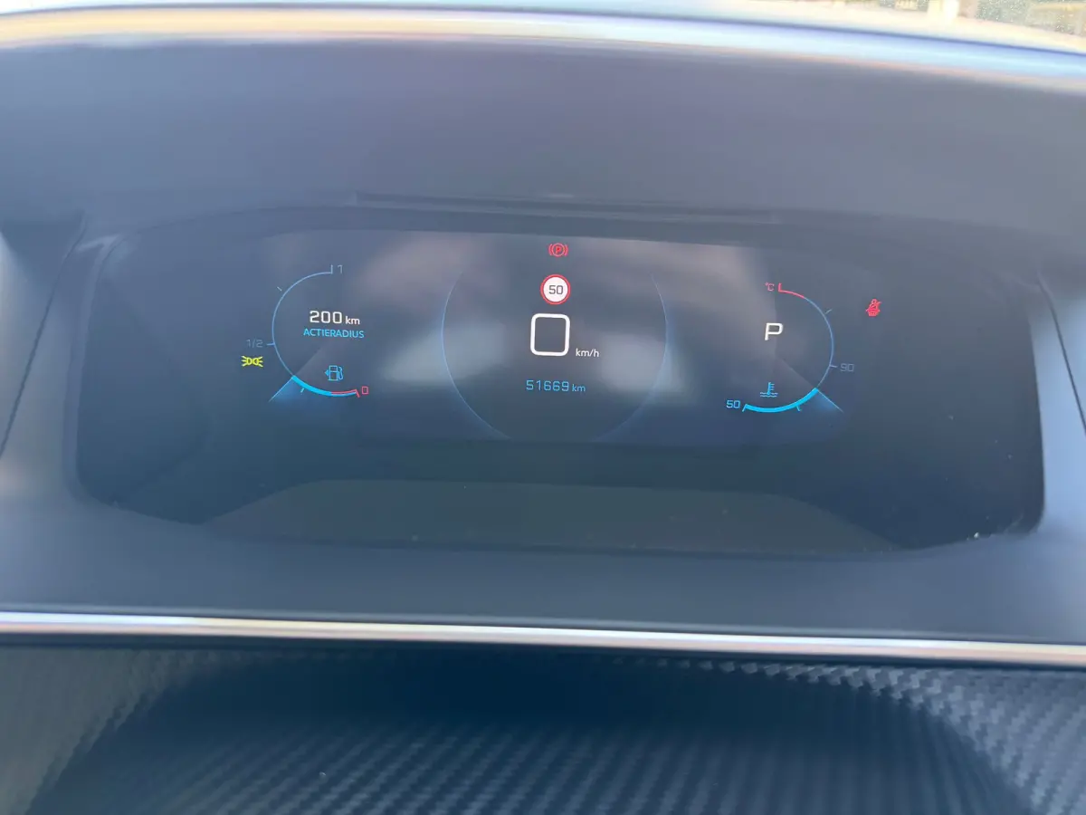 1.2 130PK GT Automaat | Bomvol! | Afneembare Trekhaak | Premium Focal Audio | Alcantara | Panoramadak | | DAB ontvanger | Dakrails | Dimlichten automatisch