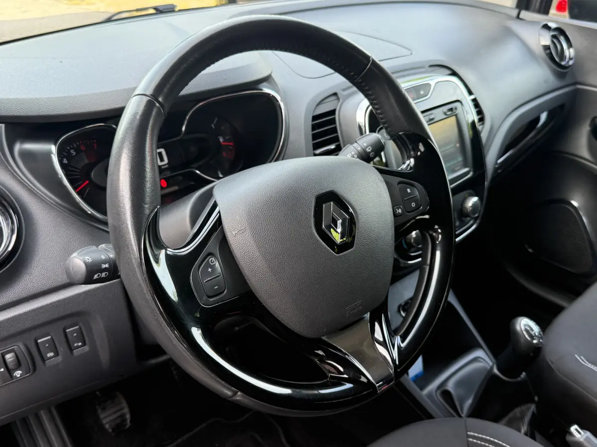 Captur. 0.9 TCe Limited | NAVI | TREKHAAK | CRUISE | HOGE INSTAP/ZIT |