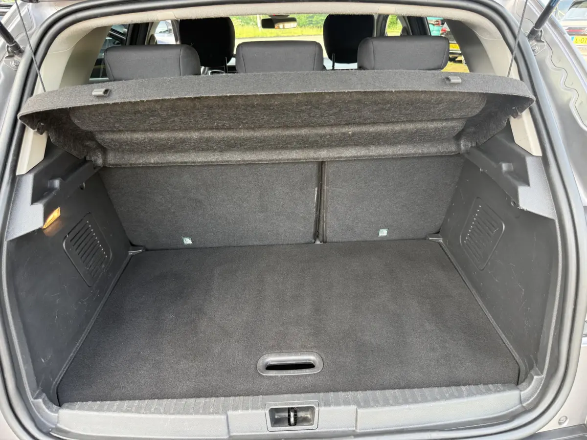 Captur. 0.9 TCe Limited | NAVI | TREKHAAK | CRUISE | HOGE INSTAP/ZIT |