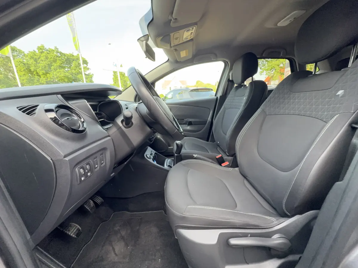 Captur. 0.9 TCe Limited | NAVI | TREKHAAK | CRUISE | HOGE INSTAP/ZIT |
