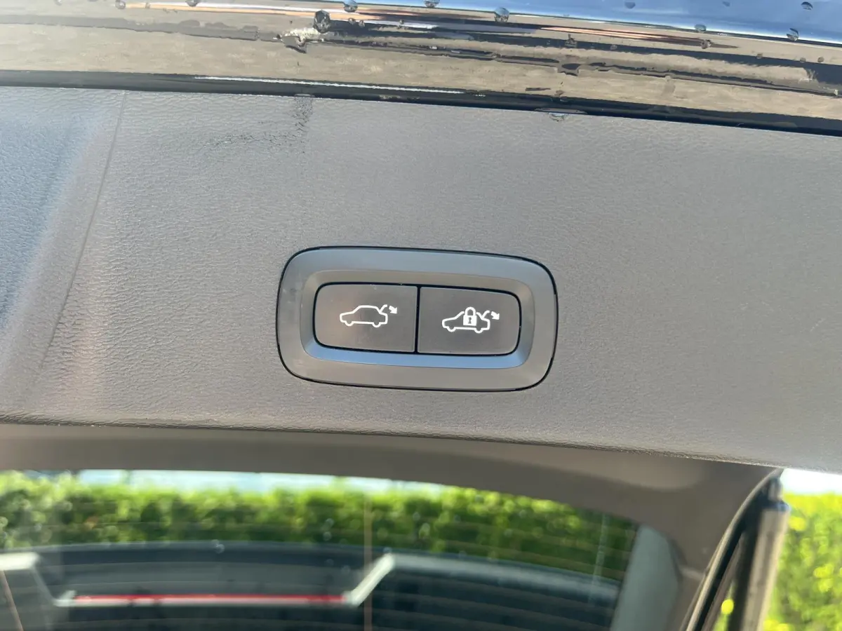 T5 Hybrid Plus Dark | 360 camera | Bliss | Harman kardon audio | Keyless | Cruise control |